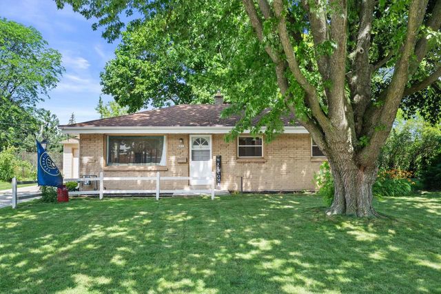 6830 W Plainfield AVENUE, Greenfield, WI 53220