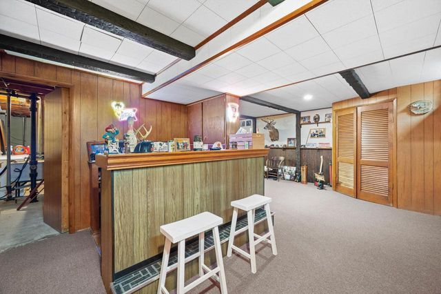 6830 W Plainfield AVENUE, Greenfield, WI 53220