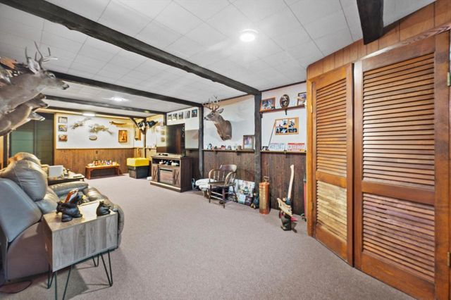 6830 W Plainfield AVENUE, Greenfield, WI 53220