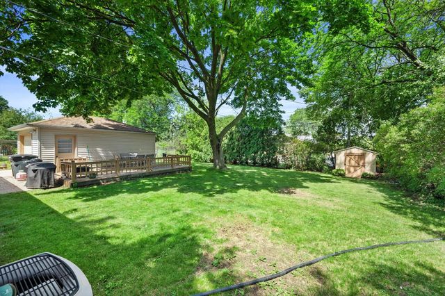6830 W Plainfield AVENUE, Greenfield, WI 53220