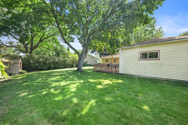 6830 W Plainfield AVENUE, Greenfield, WI 53220