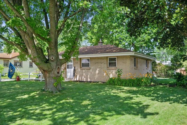 6830 W Plainfield AVENUE, Greenfield, WI 53220