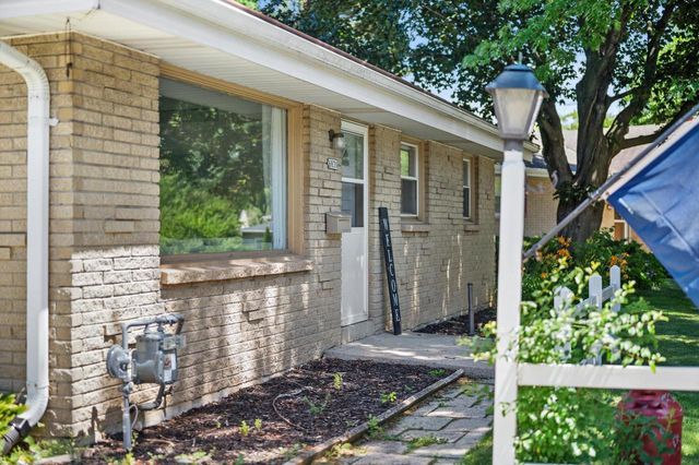 6830 W Plainfield AVENUE, Greenfield, WI 53220