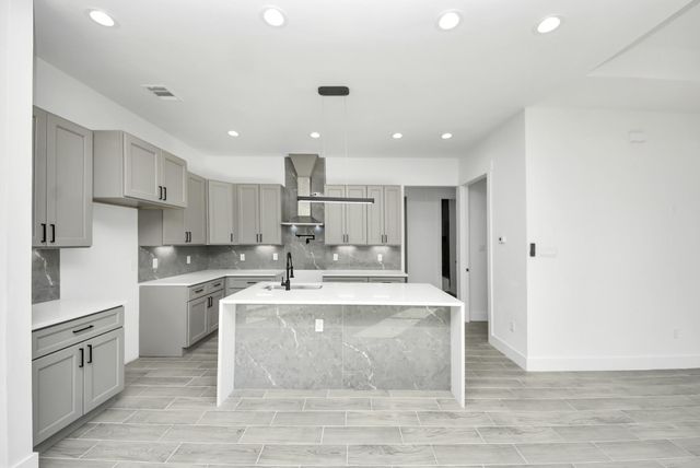 316 E Oakdale Street, Dayton, TX 77535