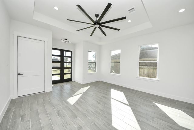 316 E Oakdale Street, Dayton, TX 77535