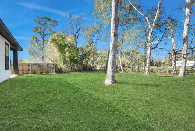 316 E Oakdale Street, Dayton, TX 77535