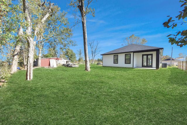 316 E Oakdale Street, Dayton, TX 77535