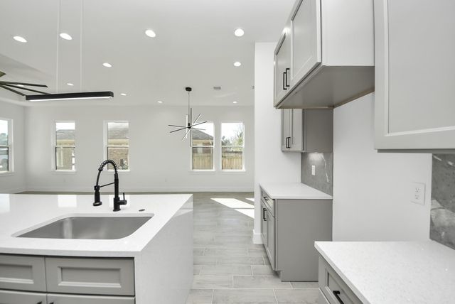 316 E Oakdale Street, Dayton, TX 77535