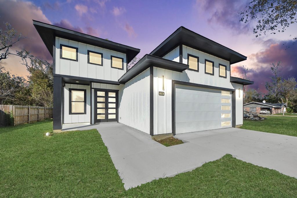 316 E Oakdale Street, Dayton, TX 77535