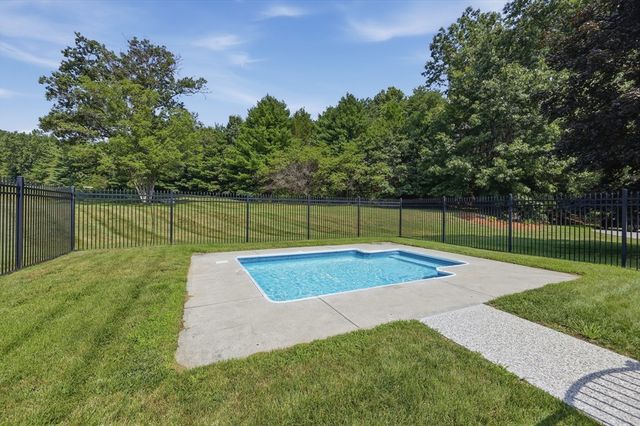200 Ridgefield Circle 200A, Clinton, MA 01510