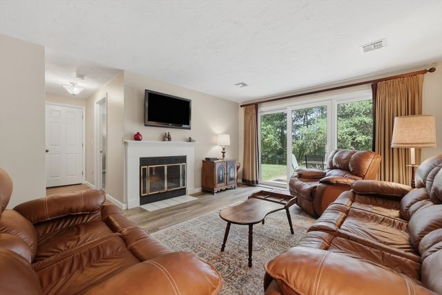200 Ridgefield Circle 200A, Clinton, MA 01510