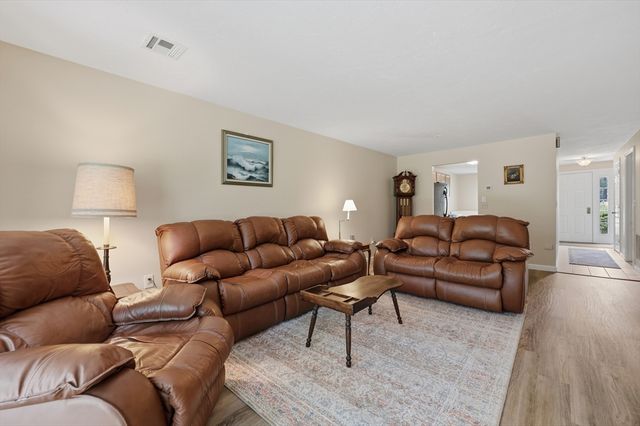 200 Ridgefield Circle 200A, Clinton, MA 01510