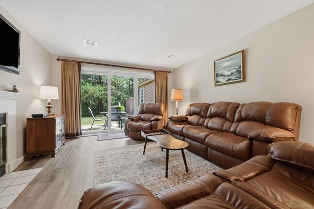 200 Ridgefield Circle 200A, Clinton, MA 01510