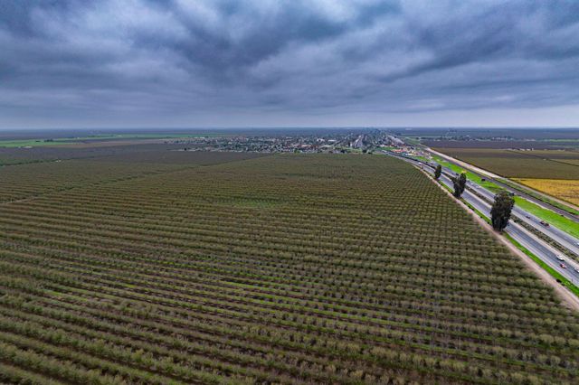 Deer Creek Road, Earlimart, CA 93219