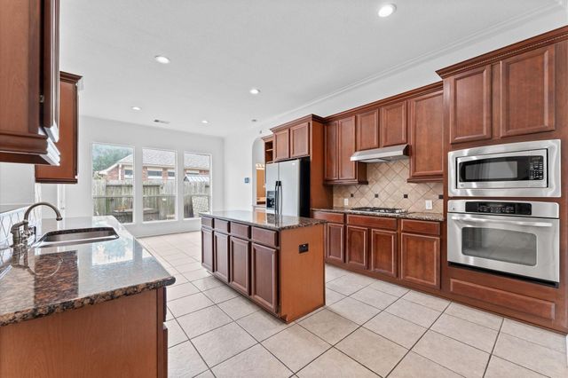 2811 Misty River Lane, Richmond, TX 77406