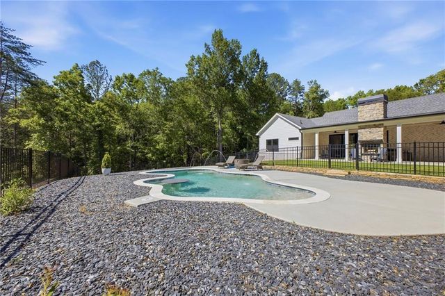 16 Mountain Creek Trail NE, Fairmount, GA 30139