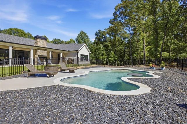 16 Mountain Creek Trail NE, Fairmount, GA 30139