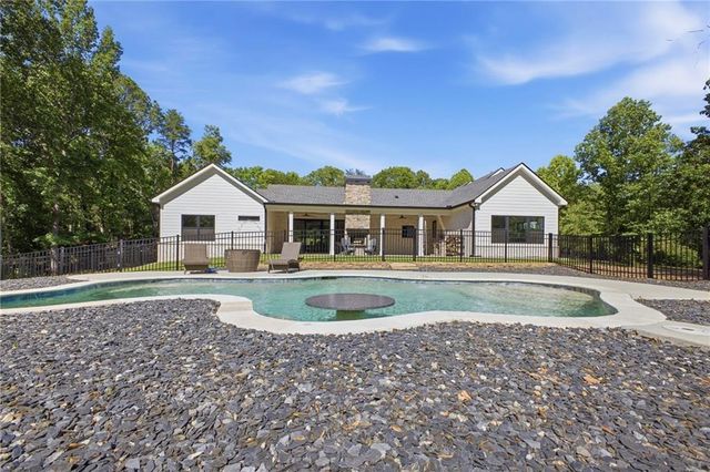 16 Mountain Creek Trail NE, Fairmount, GA 30139