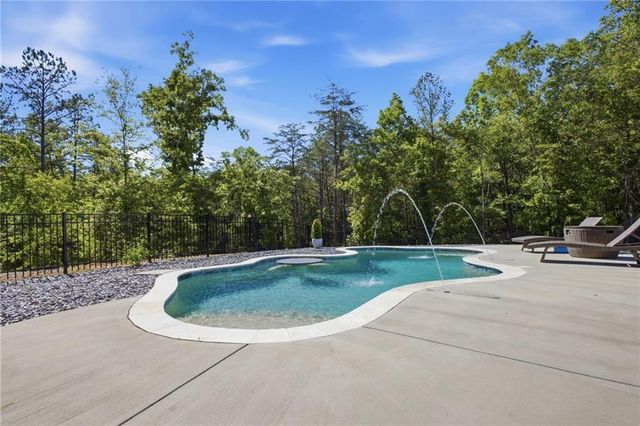 16 Mountain Creek Trail NE, Fairmount, GA 30139