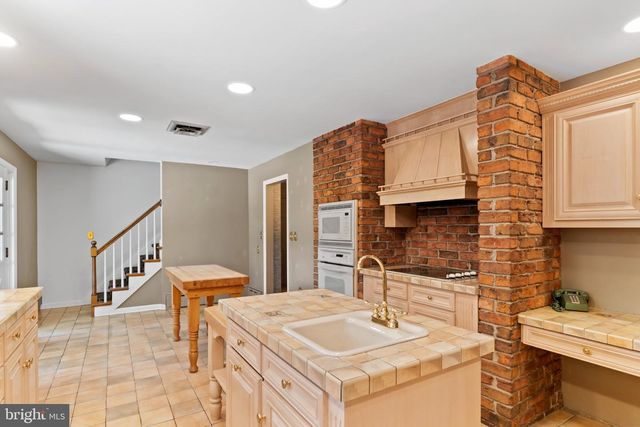 115 KENWOOD ROAD RD, Chambersburg, PA 17201