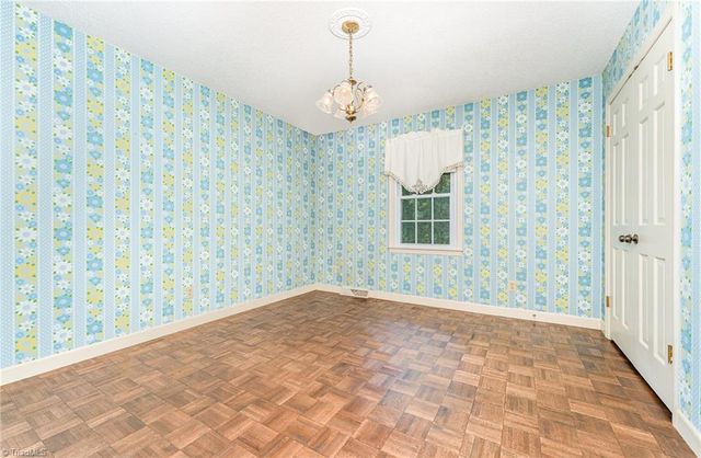 4325 Rosebriar Lane, Winston-salem, NC 27106