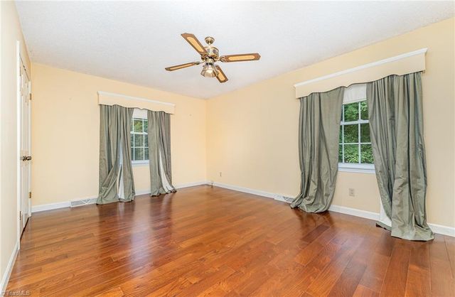 4325 Rosebriar Lane, Winston-salem, NC 27106