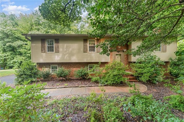 4325 Rosebriar Lane, Winston-salem, NC 27106