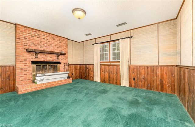 4325 Rosebriar Lane, Winston-salem, NC 27106
