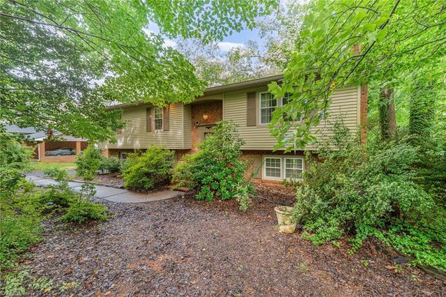 4325 Rosebriar Lane, Winston-salem, NC 27106