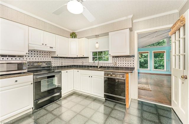 4325 Rosebriar Lane, Winston-salem, NC 27106