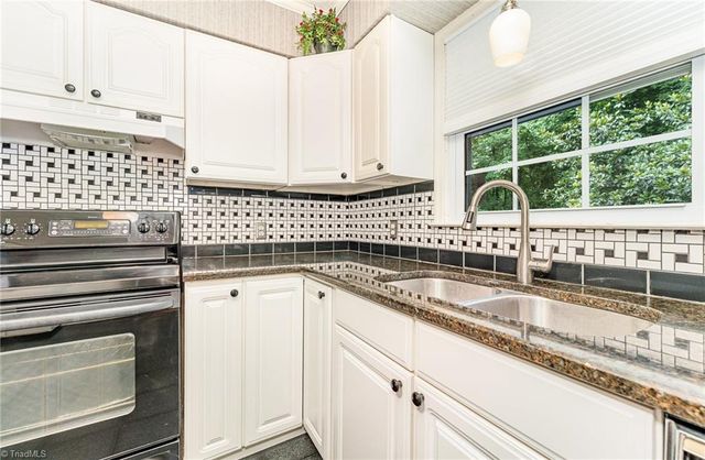 4325 Rosebriar Lane, Winston-salem, NC 27106