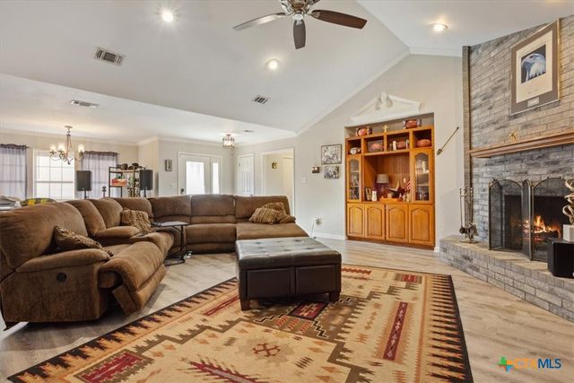 8 W Aztec Lane, Belton, TX 76513