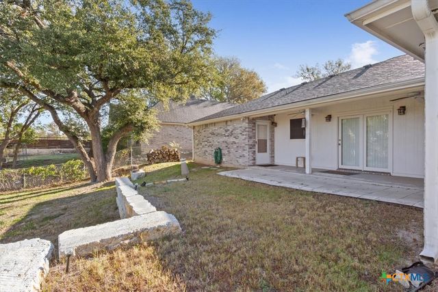 8 W Aztec Lane, Belton, TX 76513