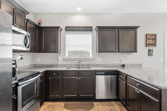 1304 Busiris Dr, Hermitage, TN 37076