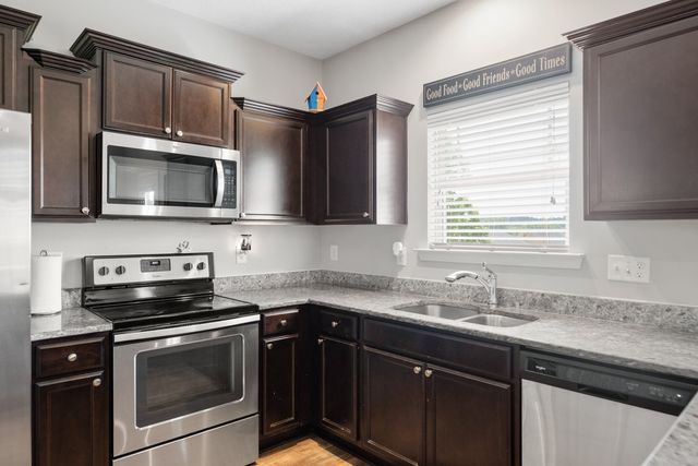 1304 Busiris Dr, Hermitage, TN 37076