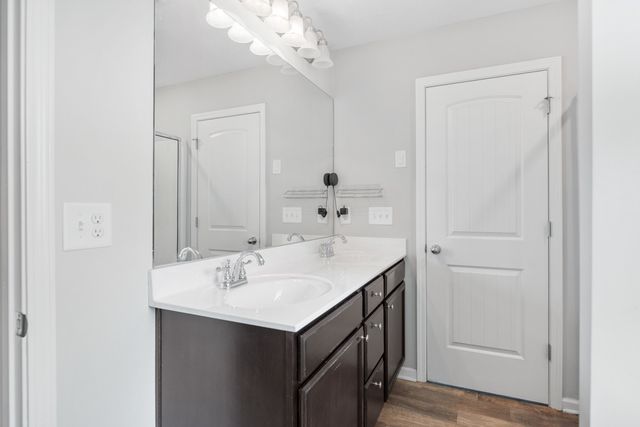 1304 Busiris Dr, Hermitage, TN 37076