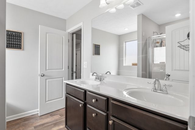 1304 Busiris Dr, Hermitage, TN 37076