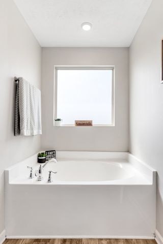 1304 Busiris Dr, Hermitage, TN 37076