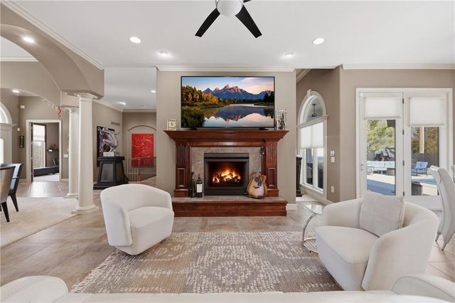 1608 NW Sunridge Drive, Blue Springs, MO 64015