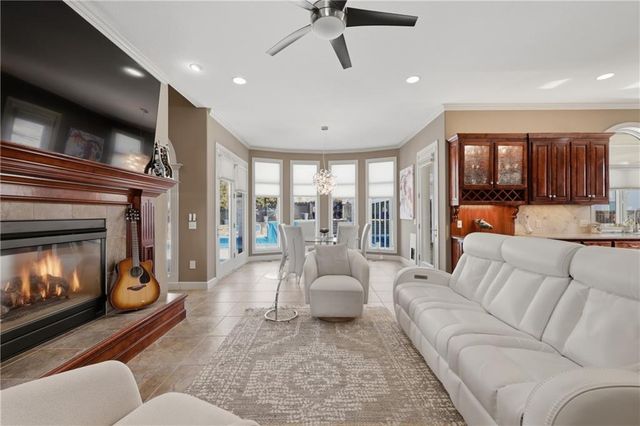 1608 NW Sunridge Drive, Blue Springs, MO 64015