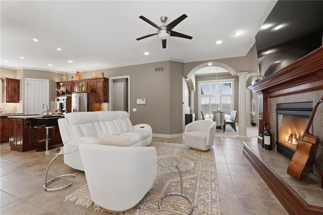 1608 NW Sunridge Drive, Blue Springs, MO 64015