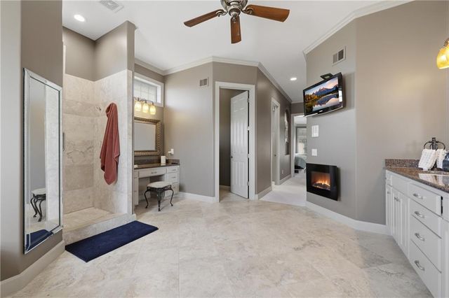 1608 NW Sunridge Drive, Blue Springs, MO 64015