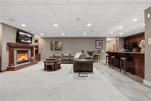 1608 NW Sunridge Drive, Blue Springs, MO 64015