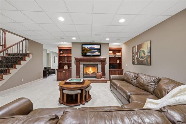 1608 NW Sunridge Drive, Blue Springs, MO 64015