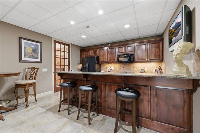 1608 NW Sunridge Drive, Blue Springs, MO 64015