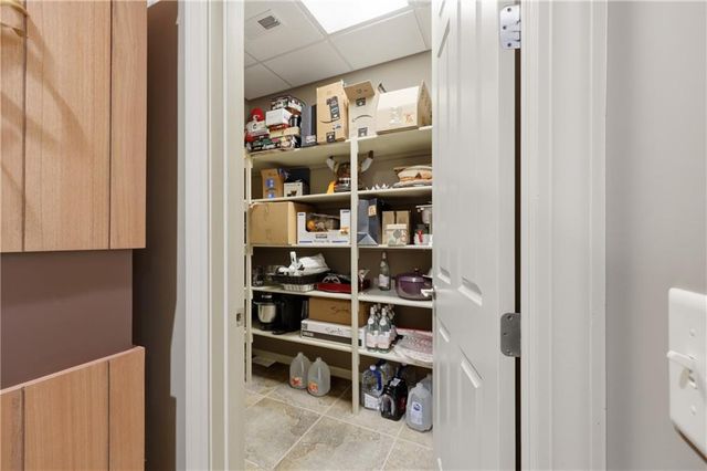 1608 NW Sunridge Drive, Blue Springs, MO 64015