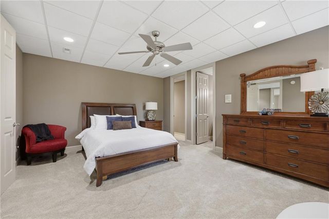 1608 NW Sunridge Drive, Blue Springs, MO 64015