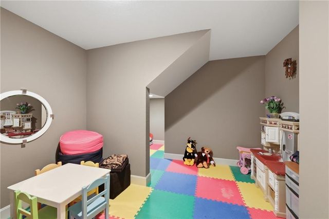 1608 NW Sunridge Drive, Blue Springs, MO 64015