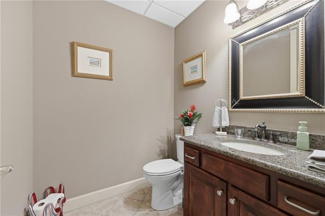 1608 NW Sunridge Drive, Blue Springs, MO 64015