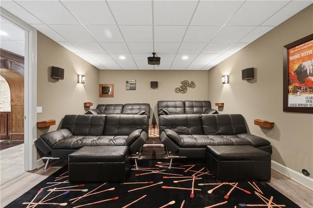 1608 NW Sunridge Drive, Blue Springs, MO 64015